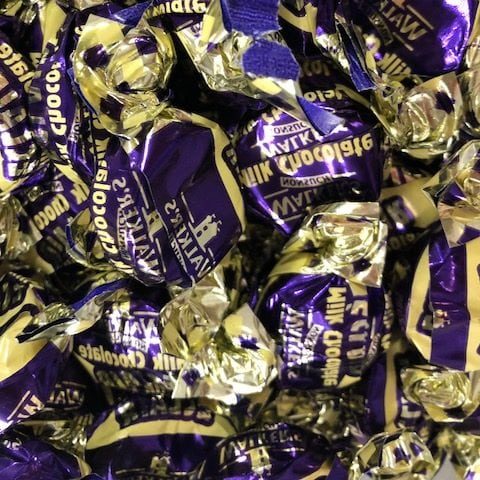 Milk Chocolate Eclair - Smooth toffee with a milk chocolate centre