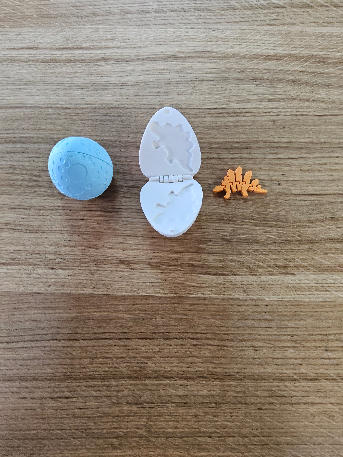 3d Printed Dinosaur Egg with a Stegosaurus inside