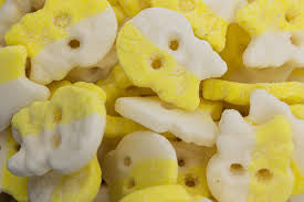 BUBS Passion Pineapple Skulls - Pineapple and passion fruit flavour jelly skull with a sour sugar coating