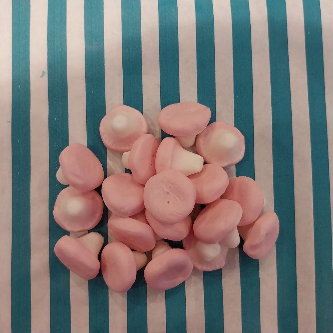 Mushrooms - strawberry flavour foam sweets